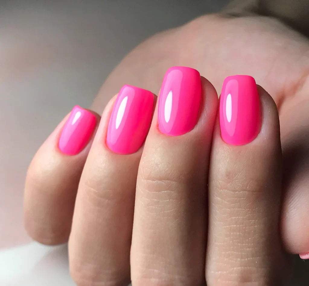 Akzentz Luxio Bombshell gel polish shown on manicured nails