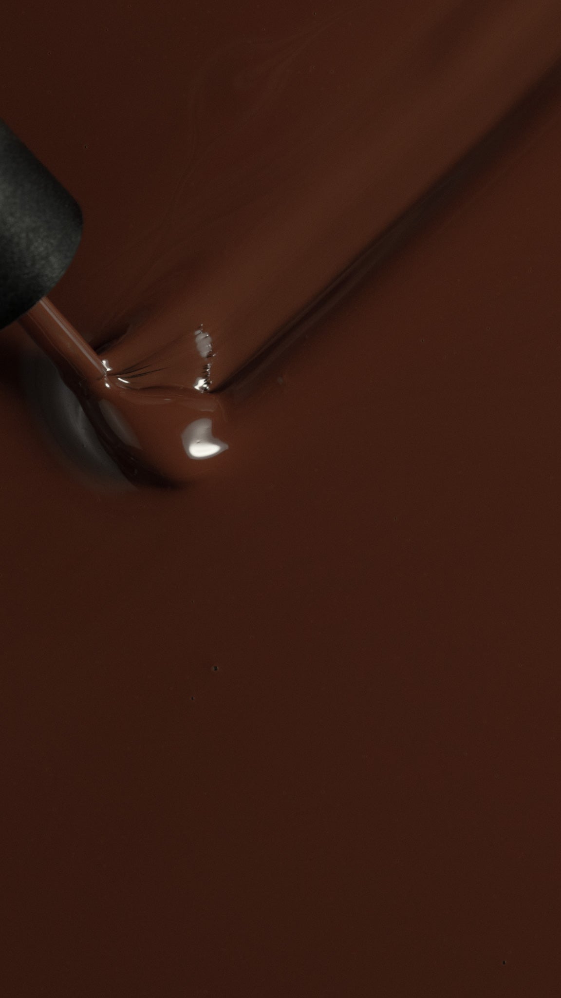 Akzentz Luxio Oud rich medium-brown gel polish brush close-up