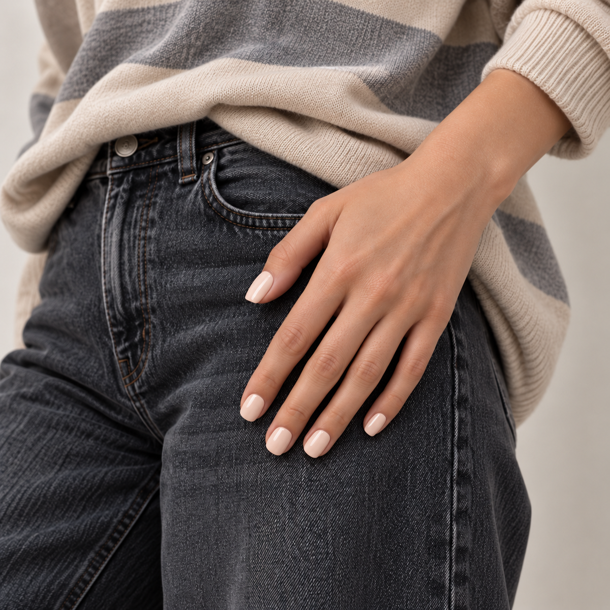 BEMI Creami Chiffon N10 nails in a Wear it photo.