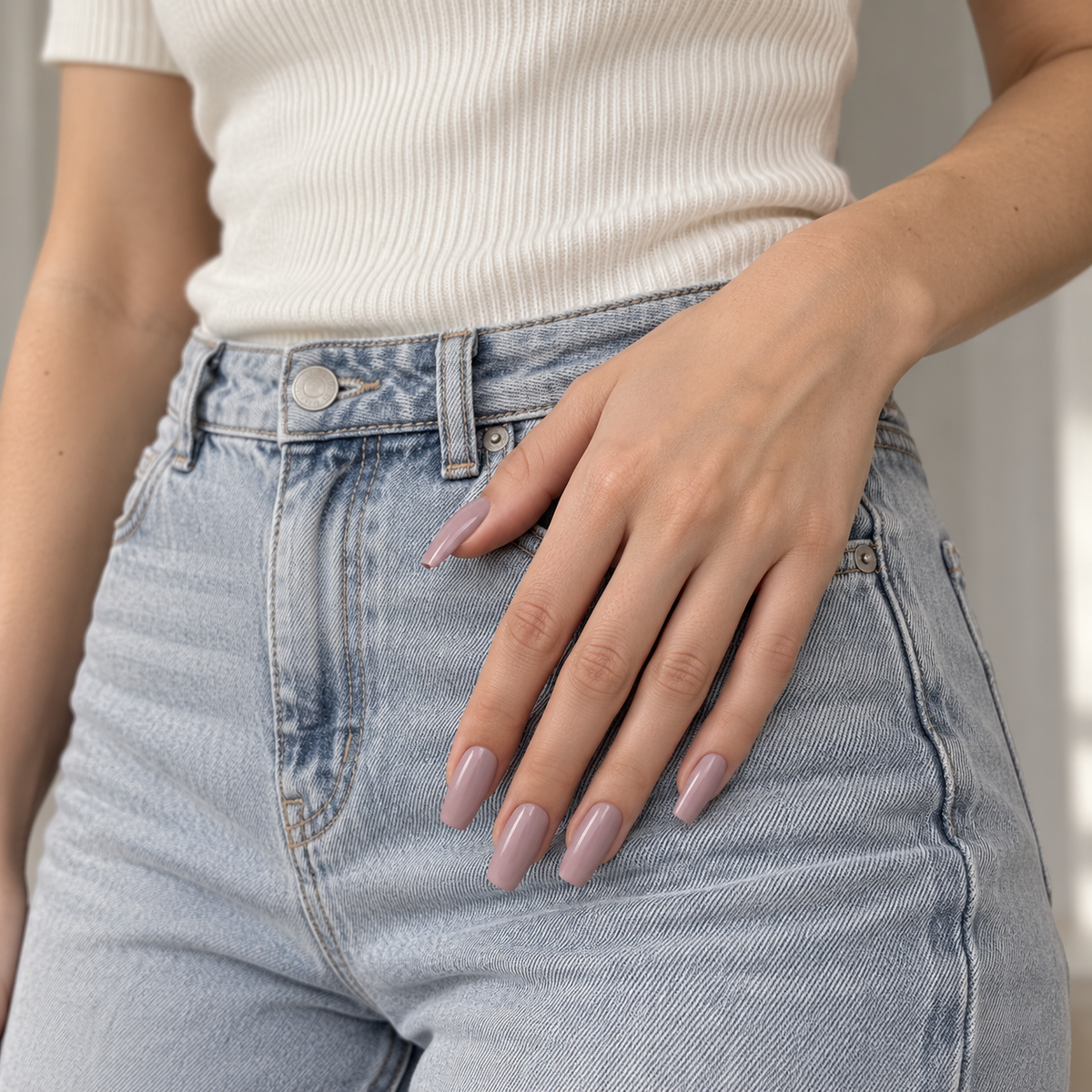 BEMI Creami Poise N04 nails in a Wear it photo.