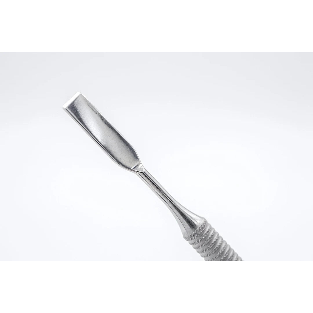Staleks Expert 51 Type 1 cuticle pusher straight blade close-up