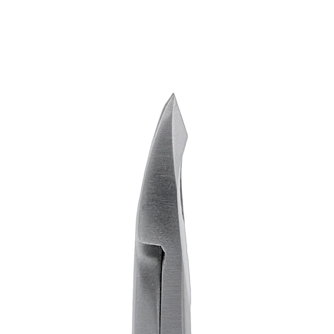 Side profile close-up of the manually sharpened 3mm jaw on the Staleks Smart 10 cuticle nipper.