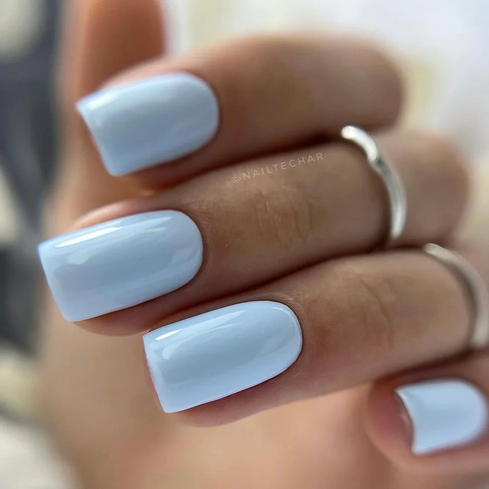 Akzentz Luxio Breathless gel color and finish