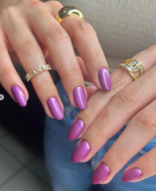 Akzentz Luxio Chill gel polish shown on manicured nails