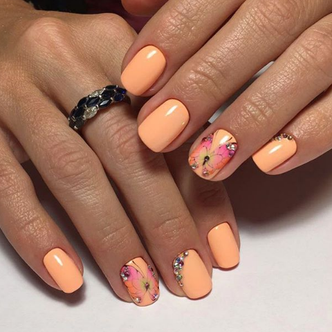 Akzentz Luxio Crush gel polish shown on manicured nails
