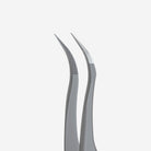 Close-up of the curved tips of Staleks Volume Curved eyelash tweezers.